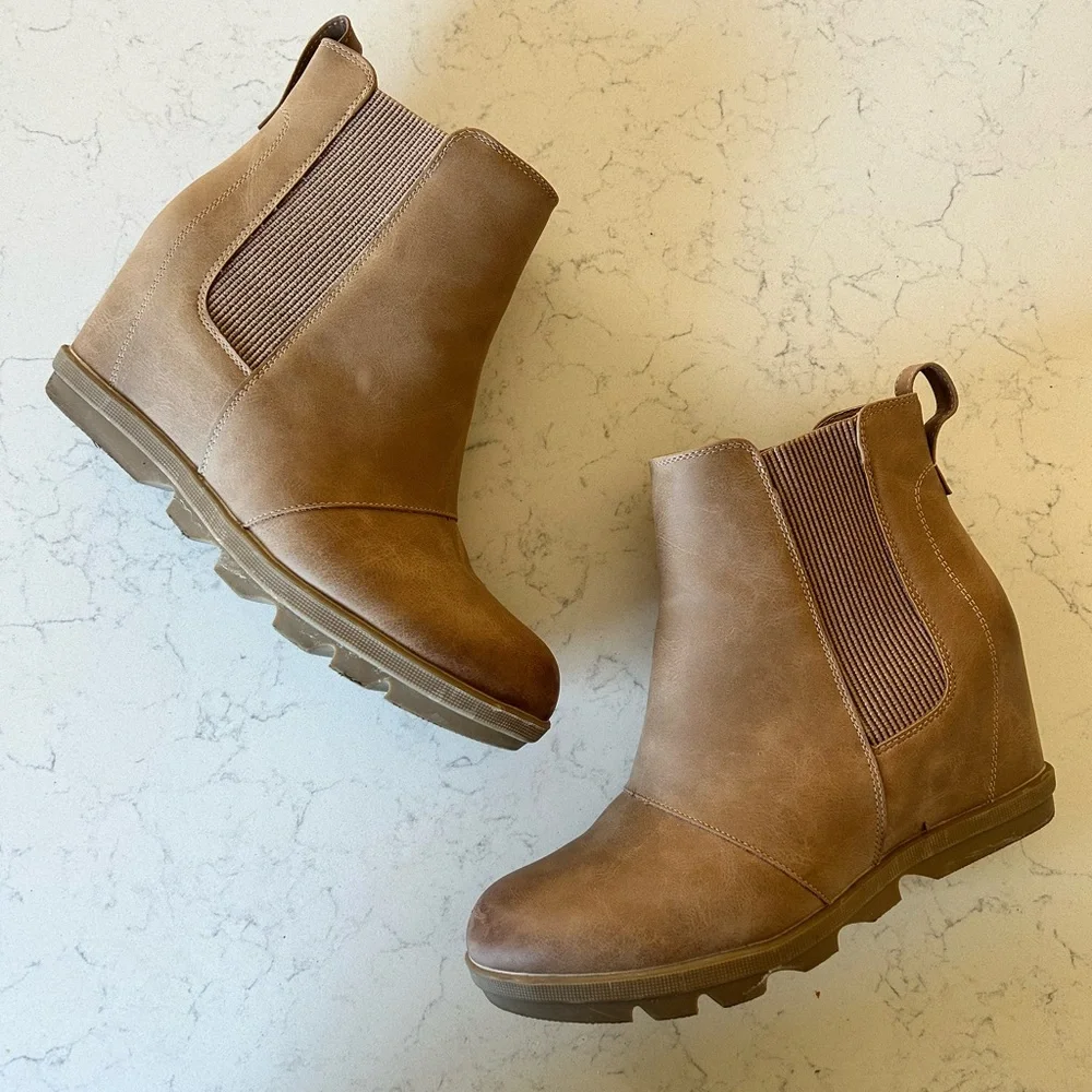 Women's Wedge Tan Ankle Chelsea Boots - Picture 5 of 13